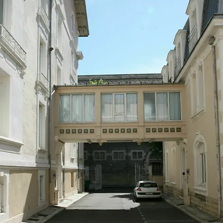 Hotel apartamentowy Les Cordeliers 2*